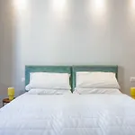Contemporary Apartment Near Lungarno Cellini